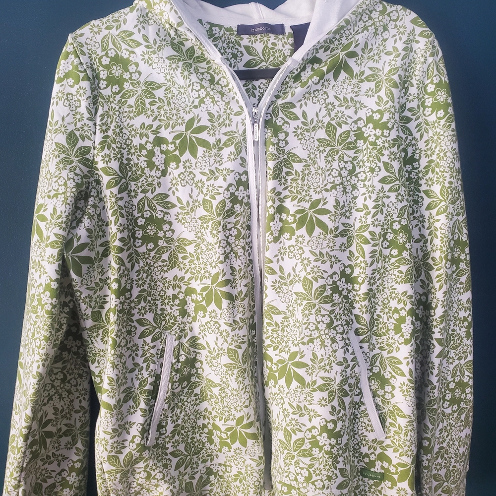 Liz Claiborne Green and White Floral Top